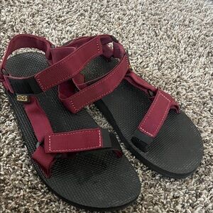 Teva Burgundy and Black Strapped Sandals size 10 men’s